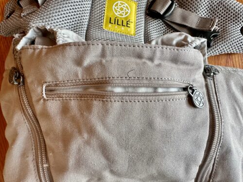 Zippered pocket of LILLEbaby