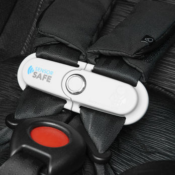 Image of car seat buckle with evenflo sensorsafe system