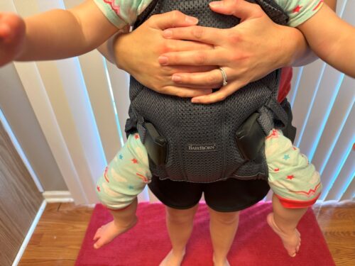 Baby's legs in BabyBjorn One Air