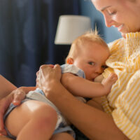 how to keep baby awake while breastfeeding