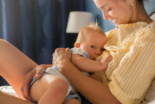 how to keep baby awake while breastfeeding