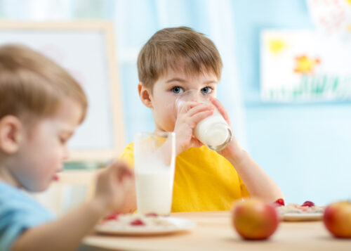 toddlers drinking milk