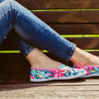 mom sitting on park bench wearing comfortable and cute shoes