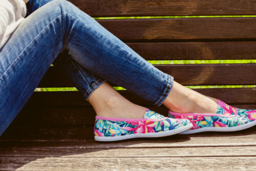 mom sitting on park bench wearing comfortable and cute shoes